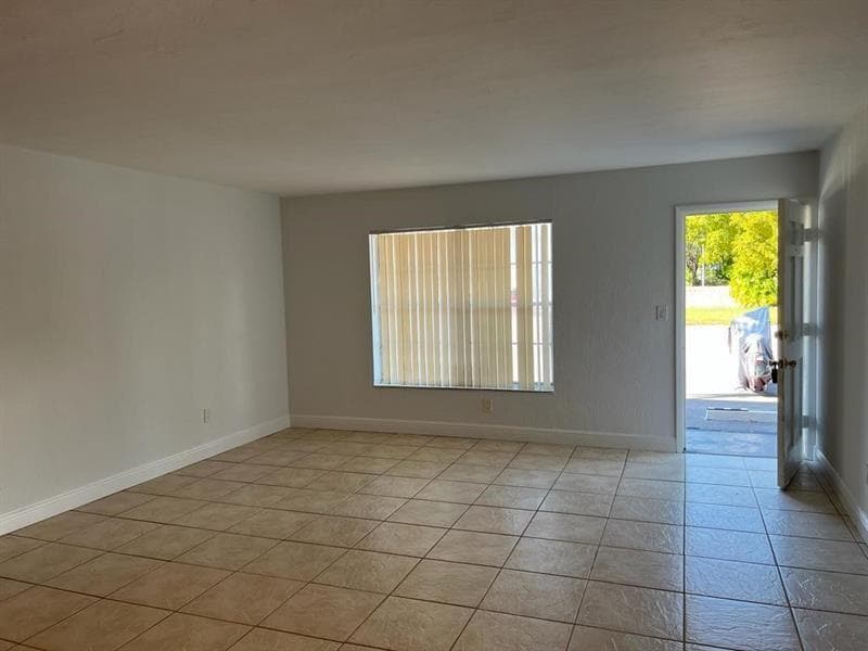 7851 Dunham Boulevard # 4, Miami, FL 33138 photo 2