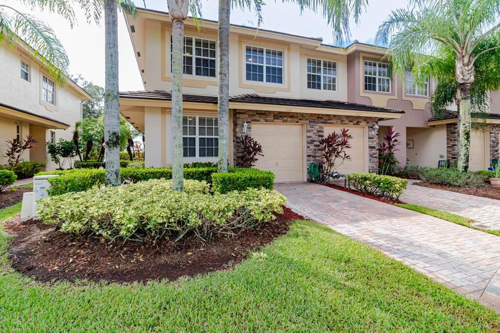 356 SE Bloxham Way, Stuart, FL 34997 photo 2