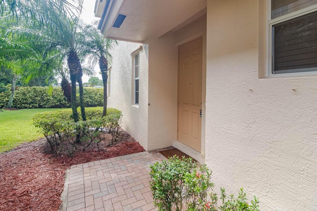 356 SE Bloxham Way, Stuart, FL 34997 photo 4