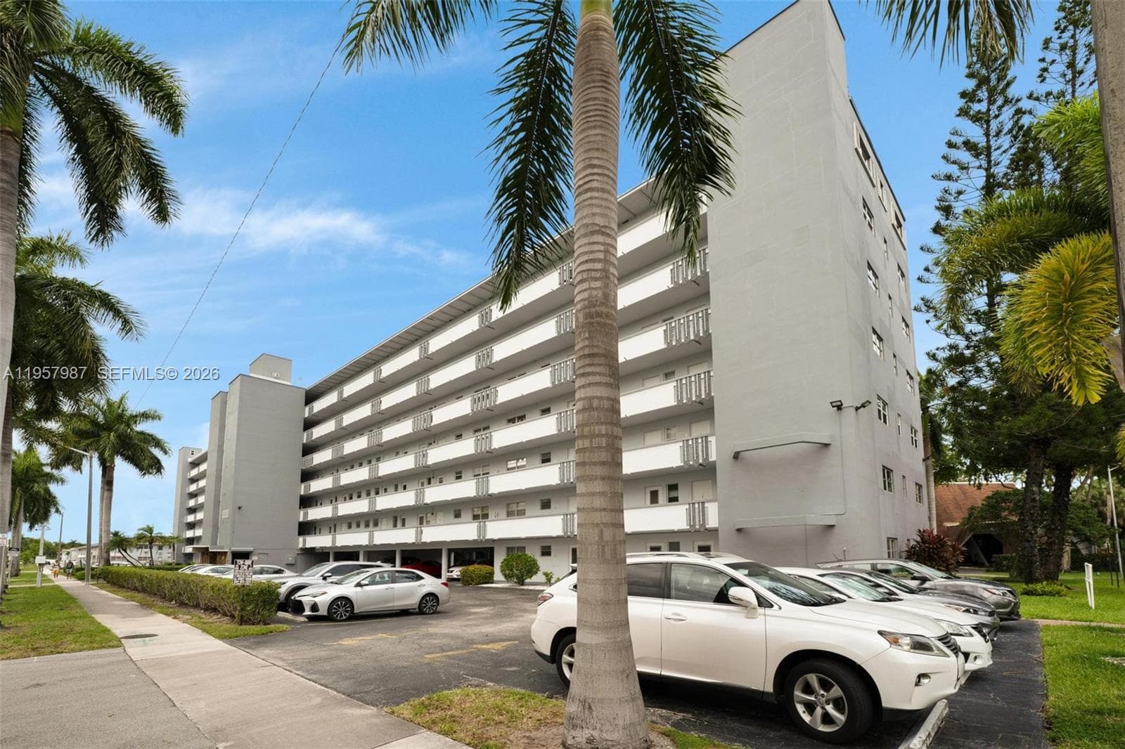 1000 NE 14th Ave # 602, Hallandale Beach, FL 33009