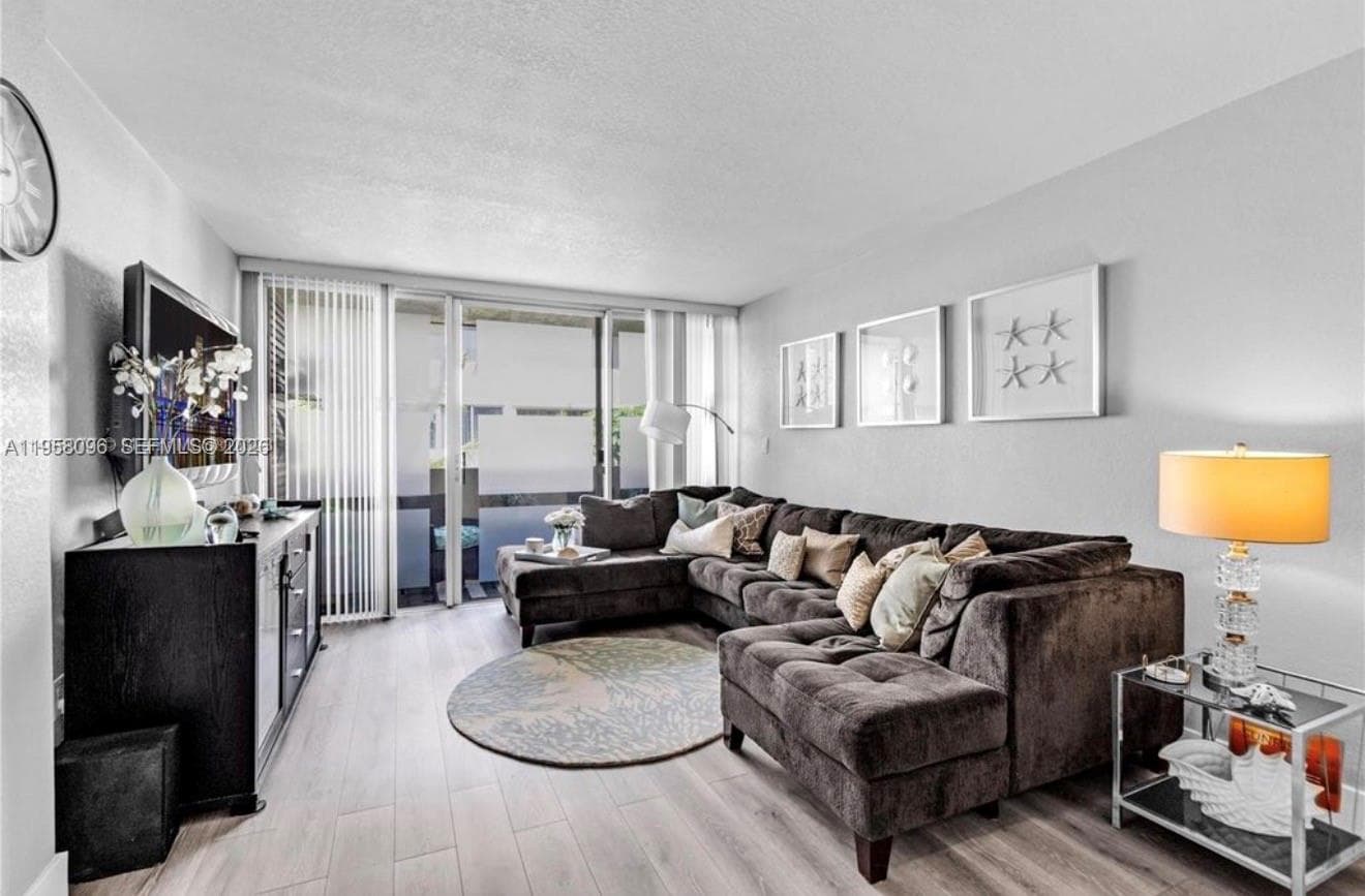 830 NW 87t ave # 303, Miami, FL 33172 photo 2