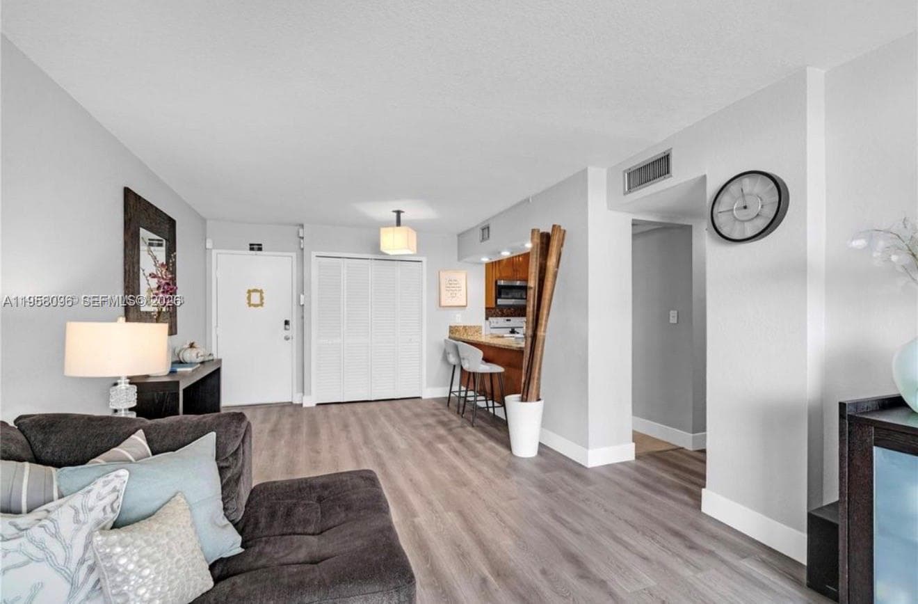 830 NW 87t ave # 303, Miami, FL 33172 photo 5