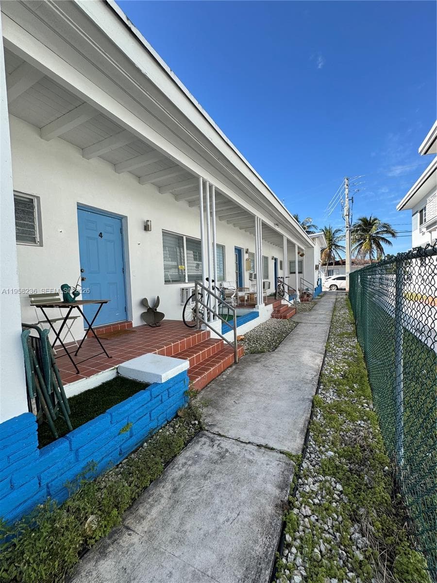 8135 Crespi Blvd, Miami Beach, FL 33141 photo 4