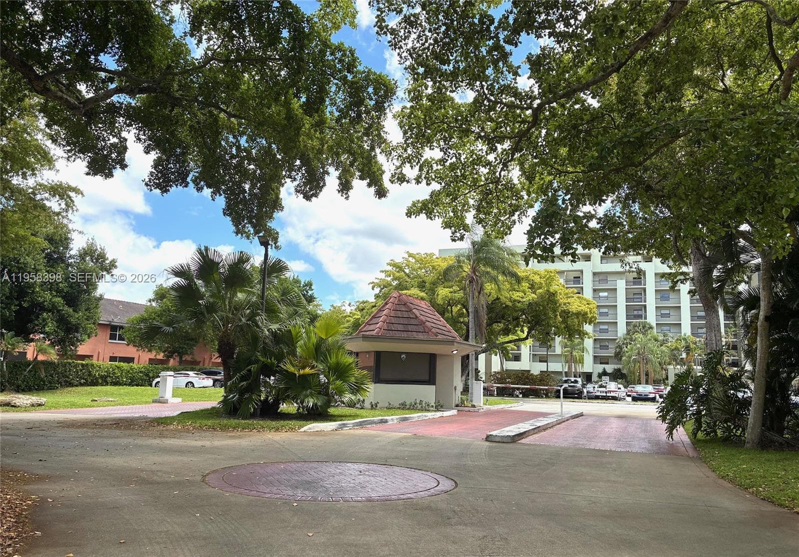 7050 NW 44th St # 708, Lauderhill, FL 33319 photo 2