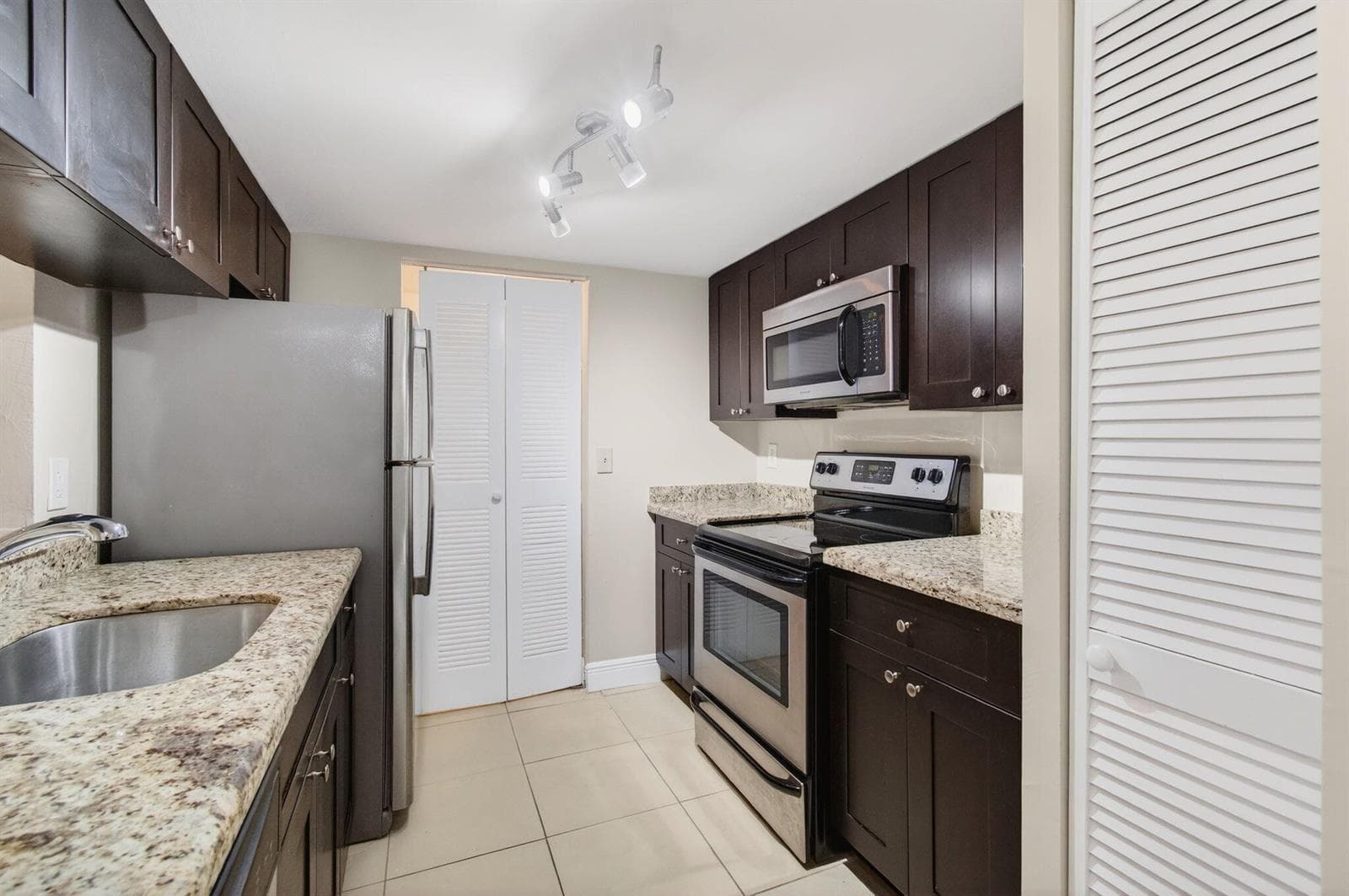 9901 Westview Drive # 324, Coral Springs, FL 33076 photo 3