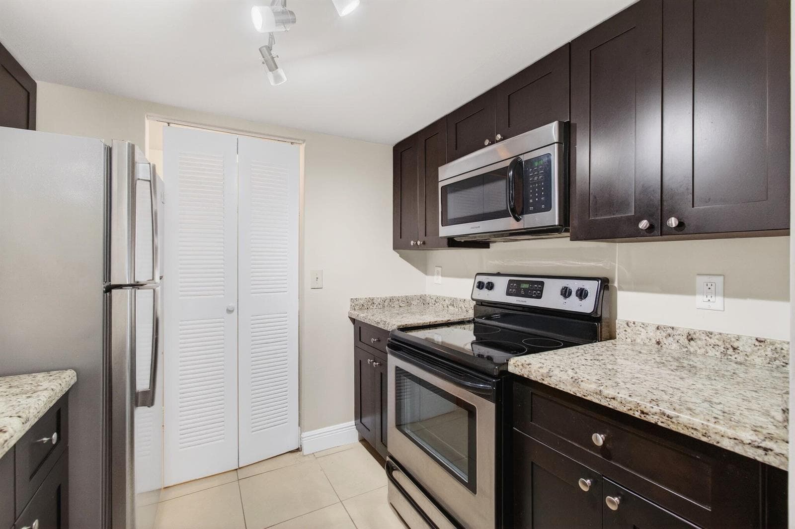 9901 Westview Drive # 324, Coral Springs, FL 33076 photo 4