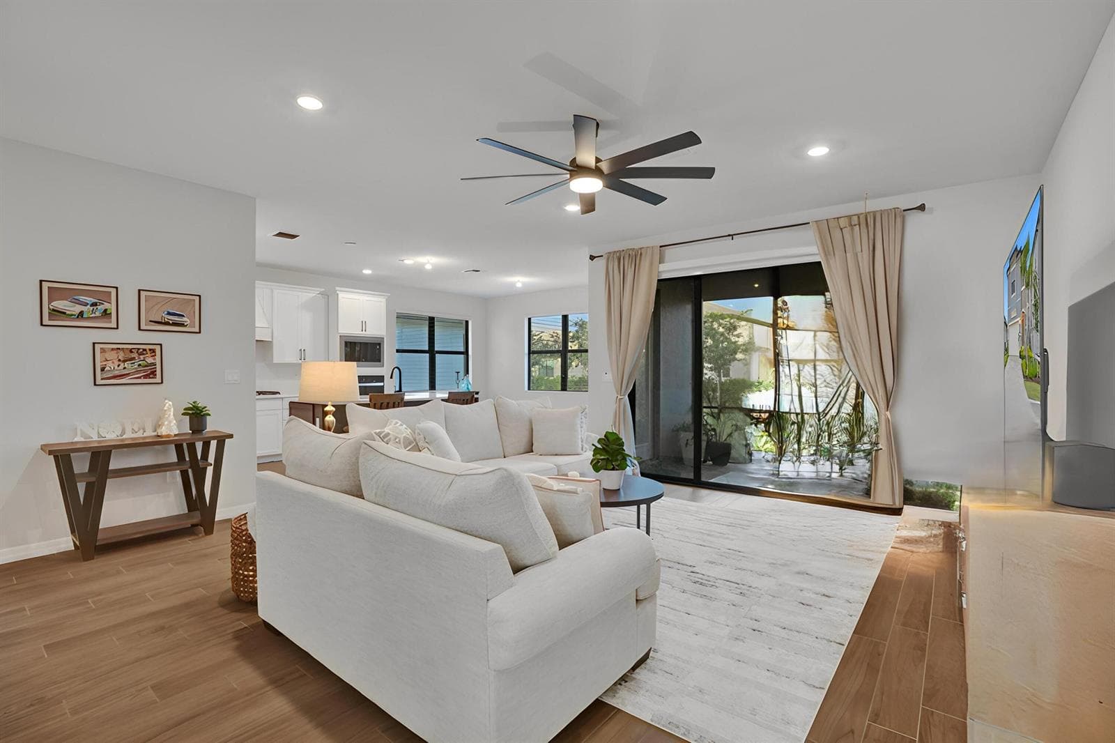 4422 S Silverwood Lane, Oakland Park, FL 33309 photo 4