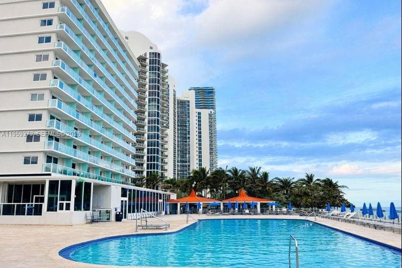 19201 Collins Ave # 707, Sunny Isles Beach, FL 33160 photo 2