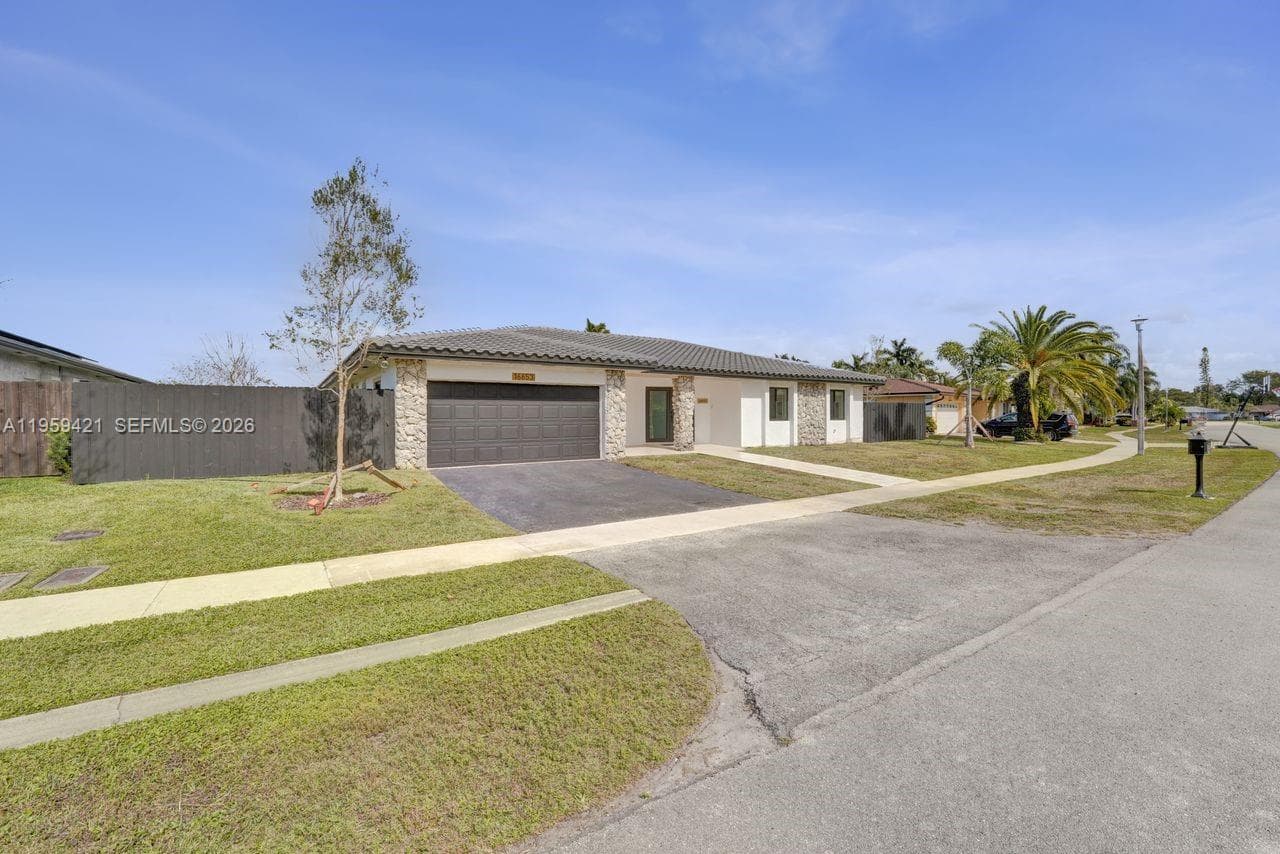 16653 Golfview Dr, Weston, FL 33326 photo 2