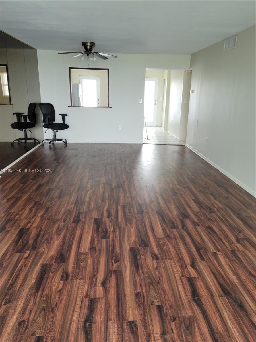 1075 NE Miami Gardens Dr # 509, Miami, FL 33179 photo 2