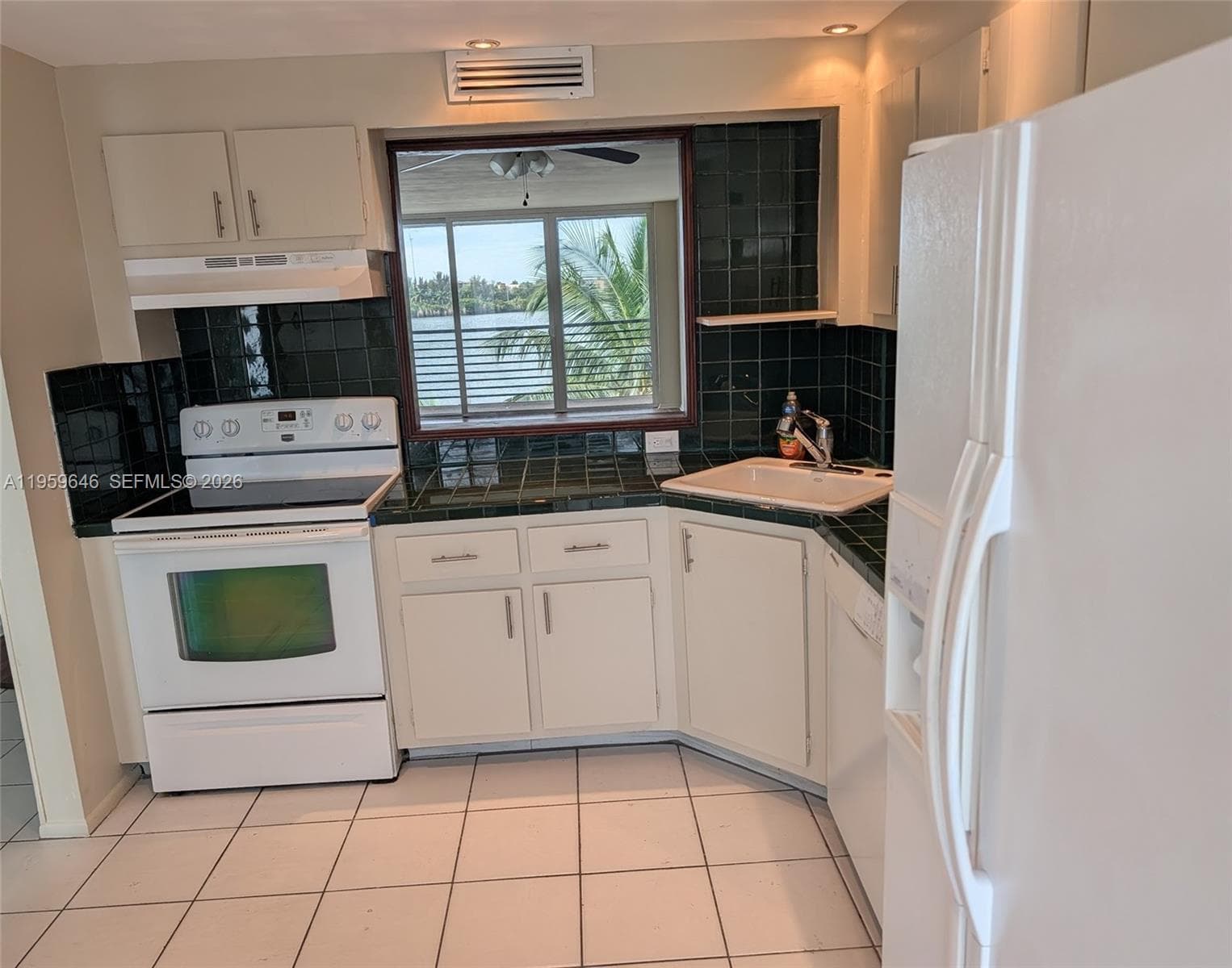 1075 NE Miami Gardens Dr # 509, Miami, FL 33179 photo 4