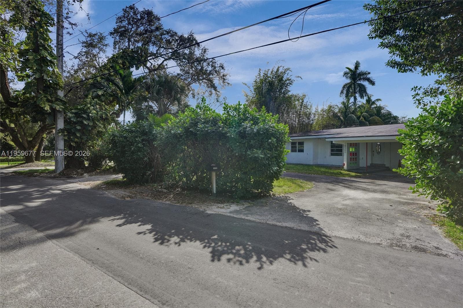 18500 NE 23rd Ct, Miami, FL 33180 photo 3
