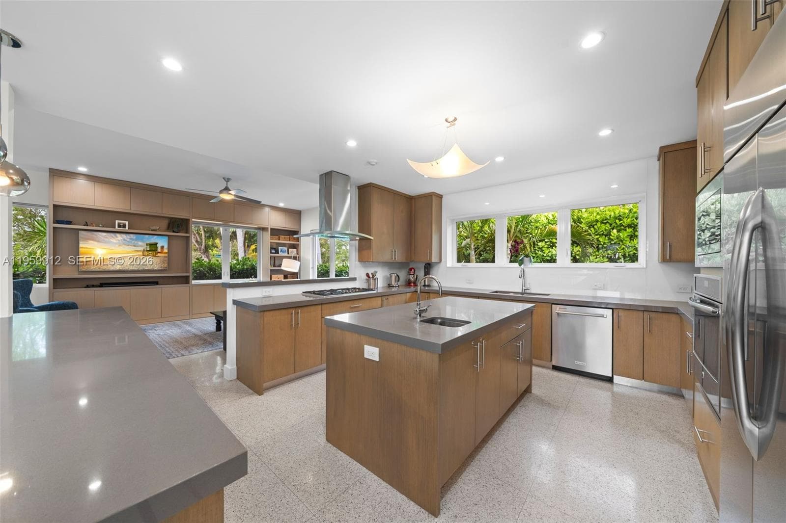 4595 N Jefferson Ave, Miami Beach, FL 33140 photo 3