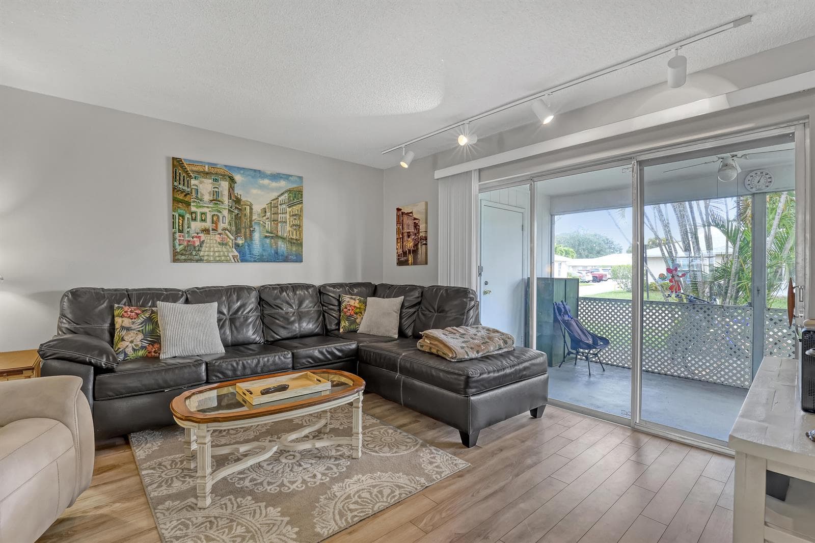 553 Covered Bridge Boulevard, Lake Worth, FL 33467 photo 2