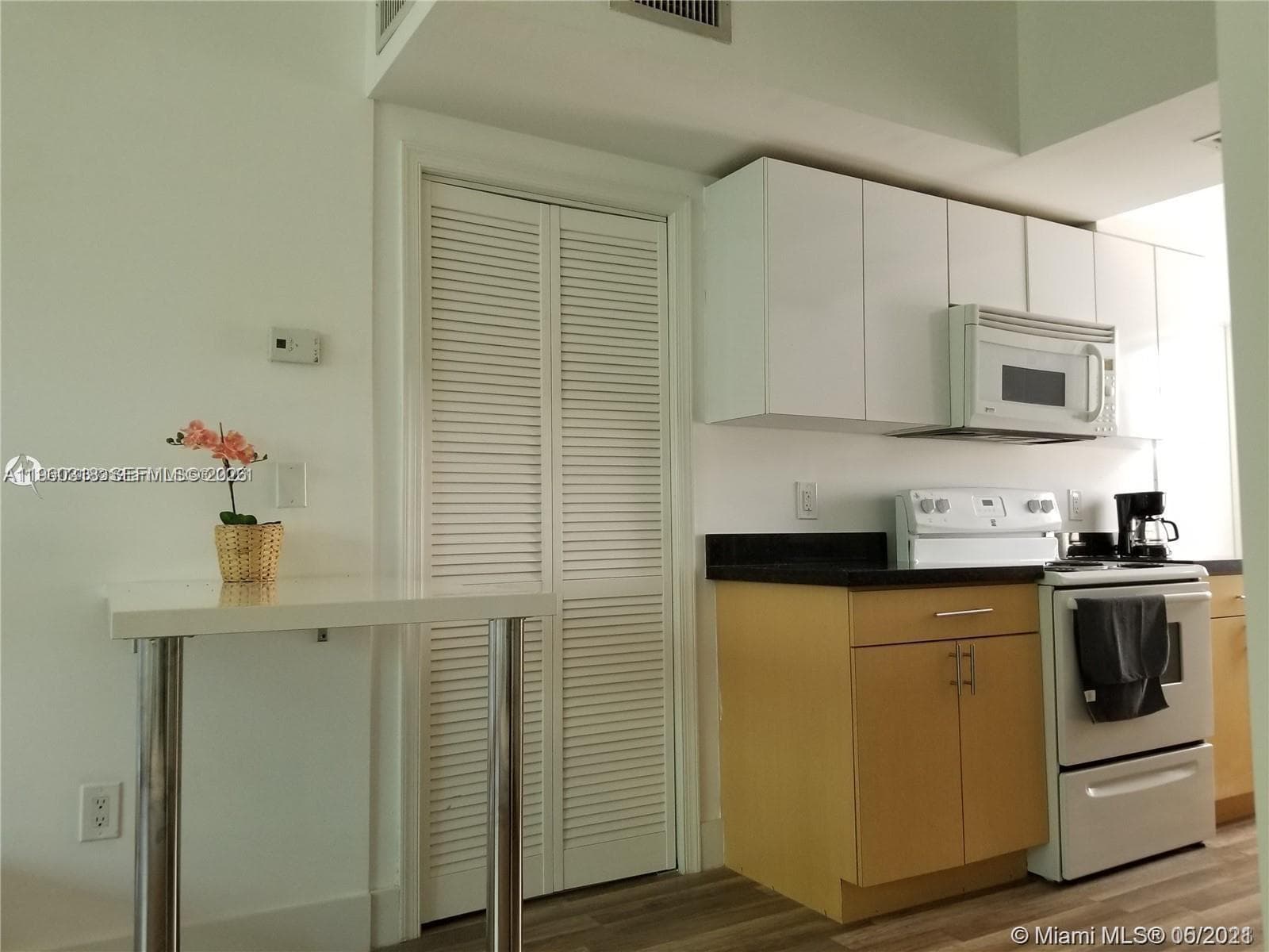 1045 Meridian Ave # 4, Miami Beach, FL 33139 photo 2
