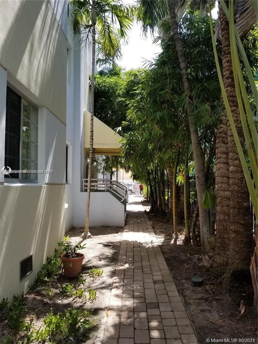 1045 Meridian Ave # 4, Miami Beach, FL 33139 photo 4