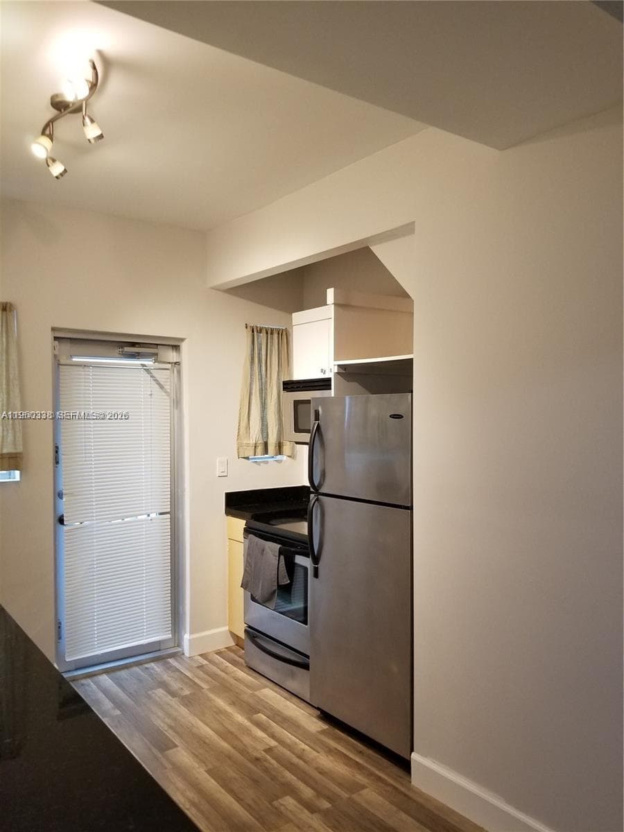 1045 Meridian Ave # 5, Miami Beach, FL 33139 photo 2