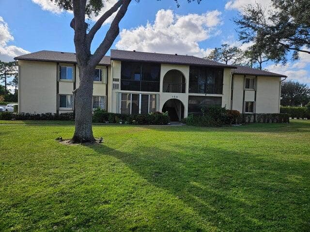 105 Lake Pine Circle # B-2, FL 33463