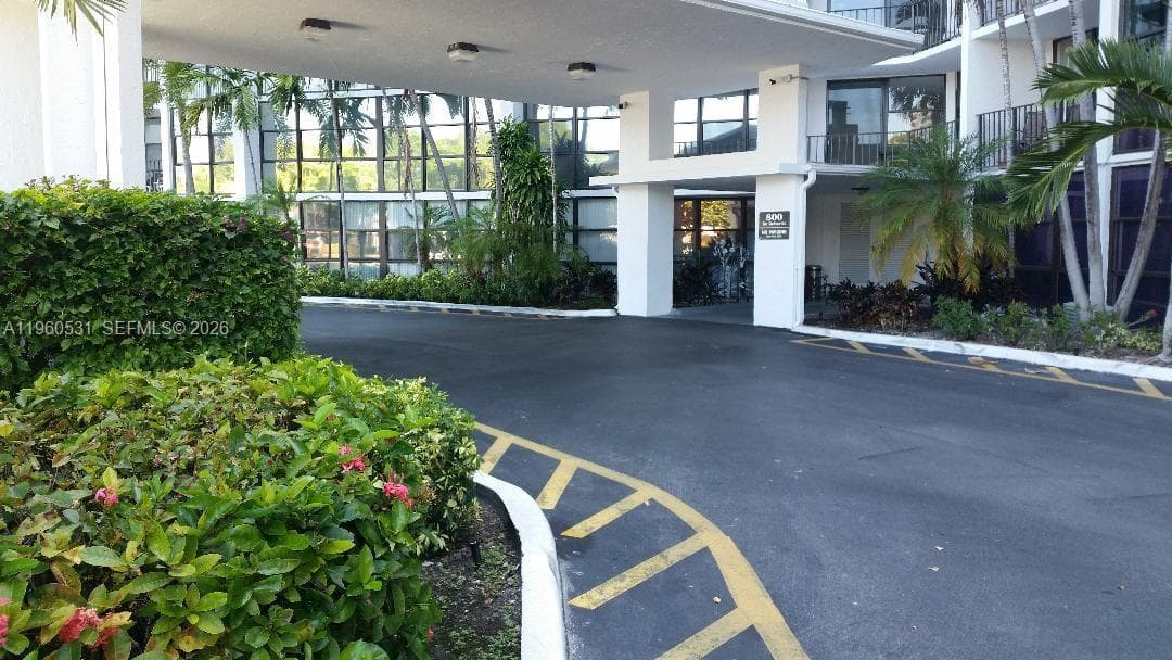 800 Parkview Dr # 416, Hallandale Beach, FL 33009