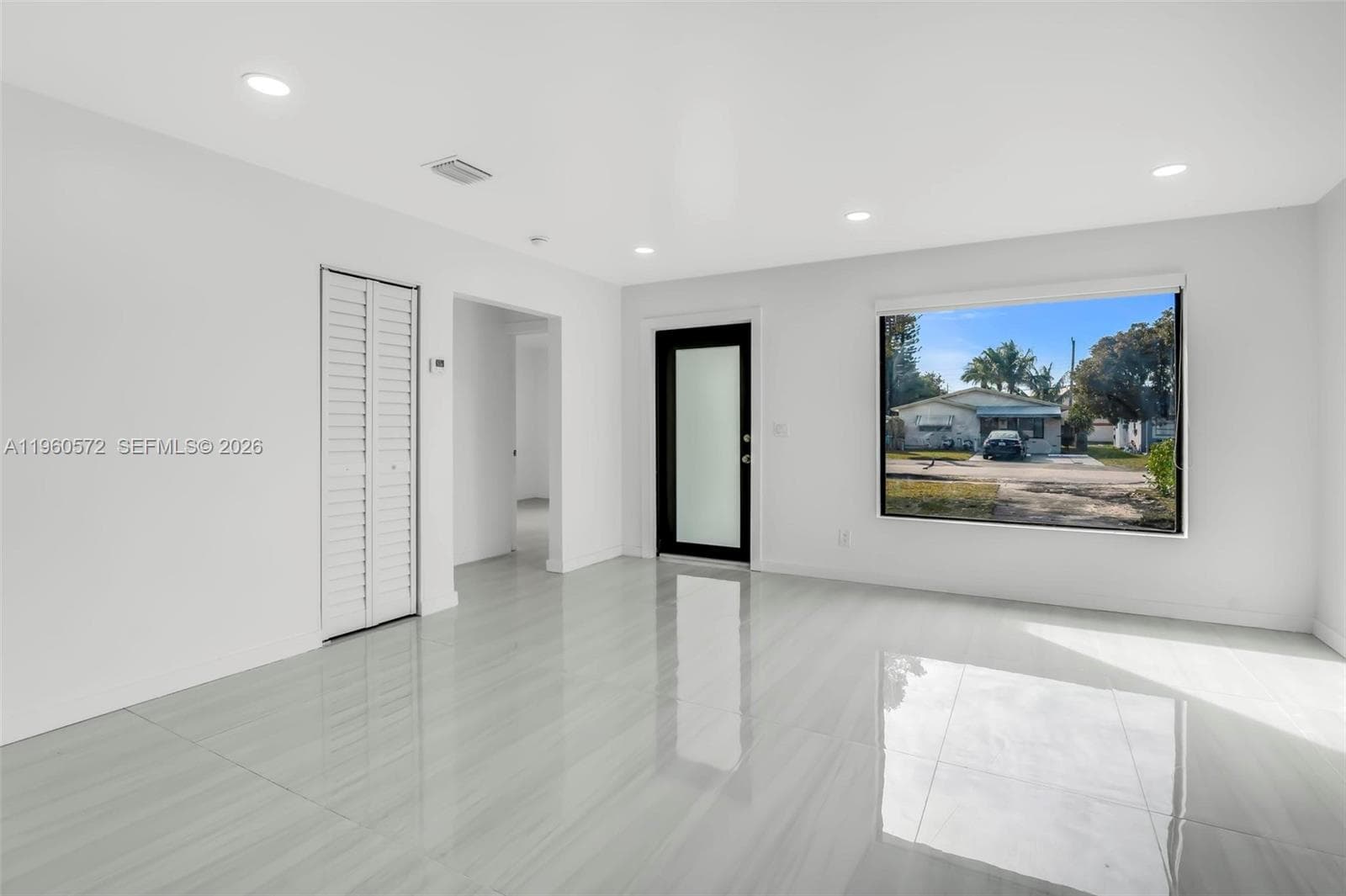 528 NW 3rd Ct, Hallandale Beach, FL 33009 photo 2