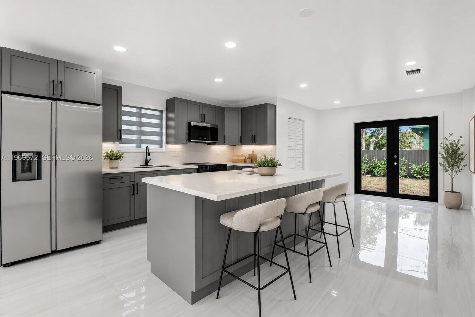 528 NW 3rd Ct, Hallandale Beach, FL 33009 photo 5