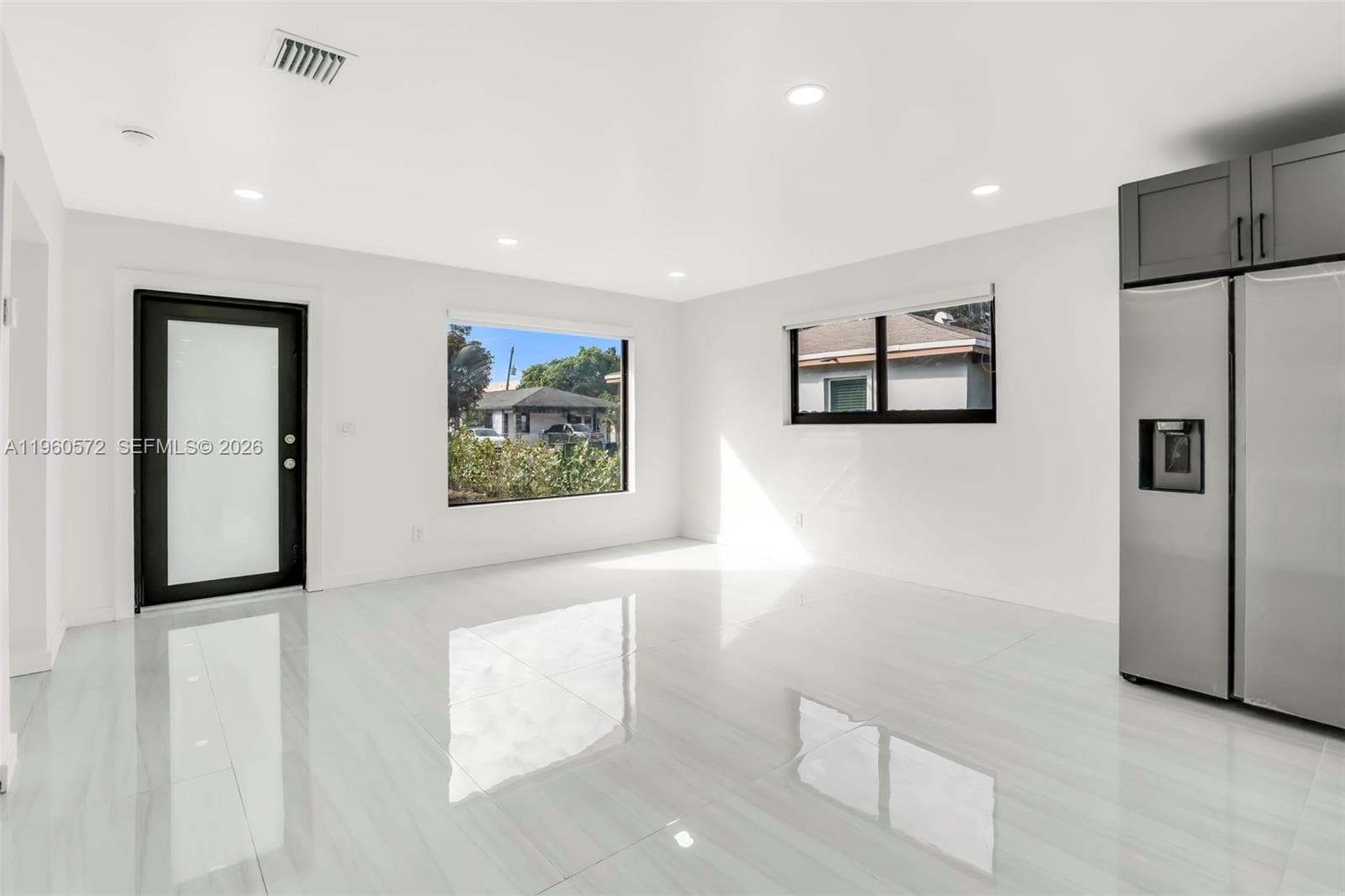 528 NW 3rd Ct, Hallandale Beach, FL 33009 photo 4