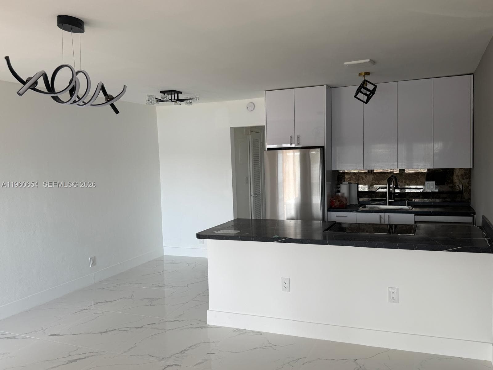 725 SW 11th Ave # 17F, Hallandale Beach, FL 33009 photo 5