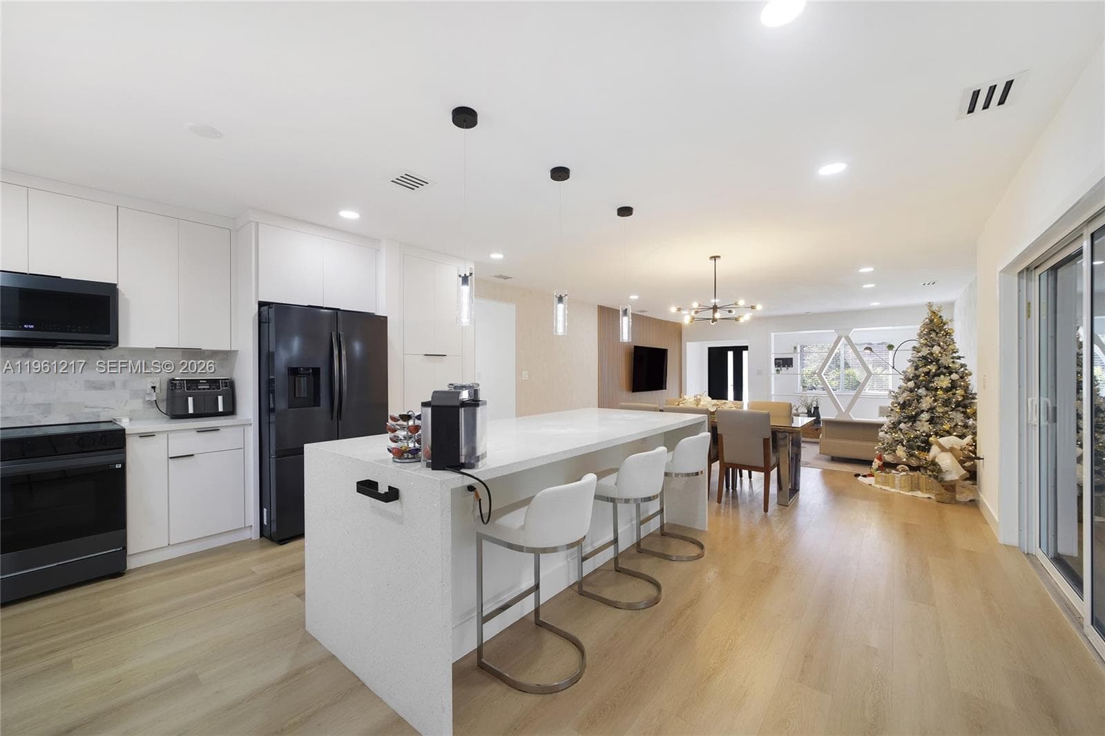 45 NE 124th Ter, North Miami, FL 33161 photo 2