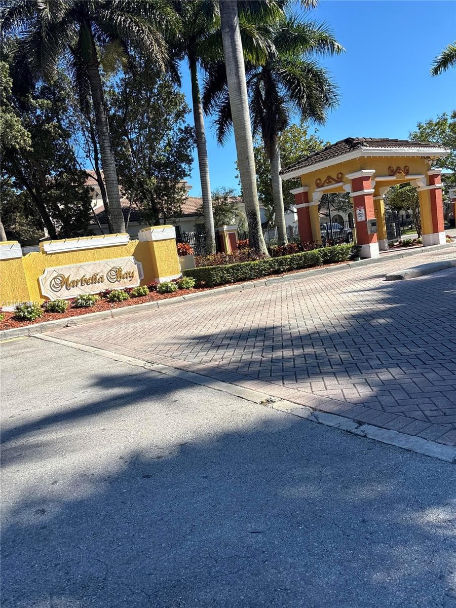 1044 NE 42nd Ter, Homestead, FL 33033