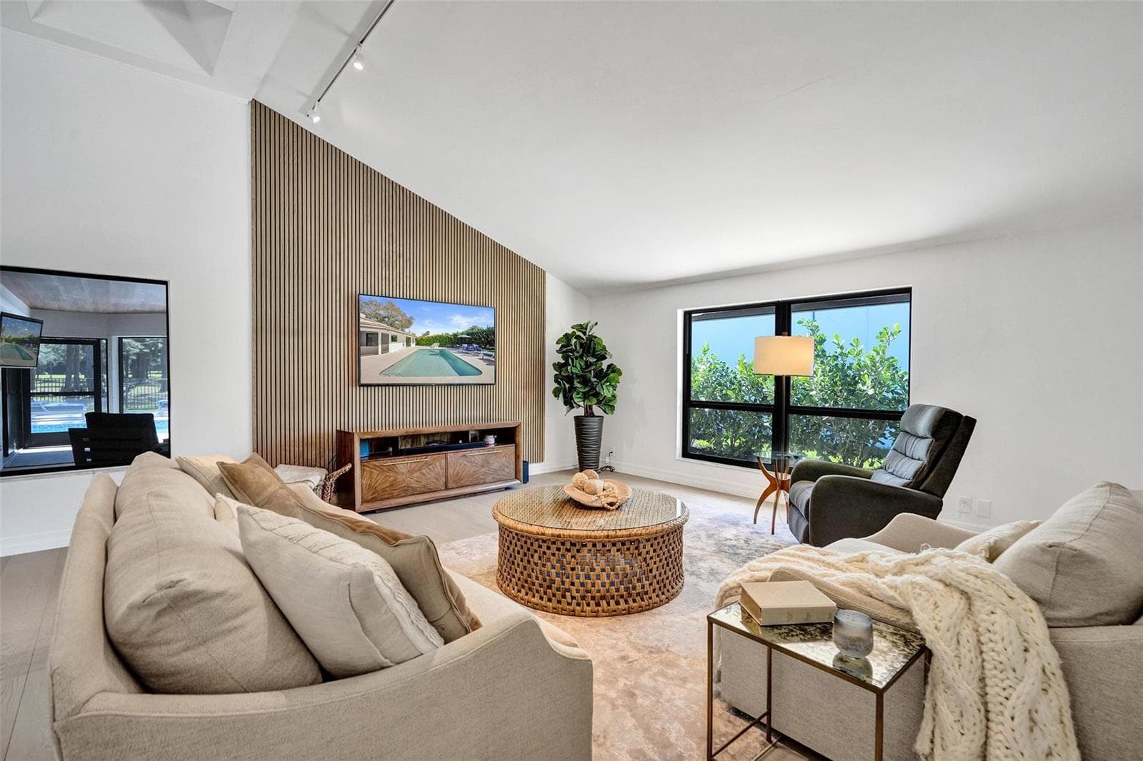 614 Lakewoode Circle W, Delray Beach, FL 33445 photo 4