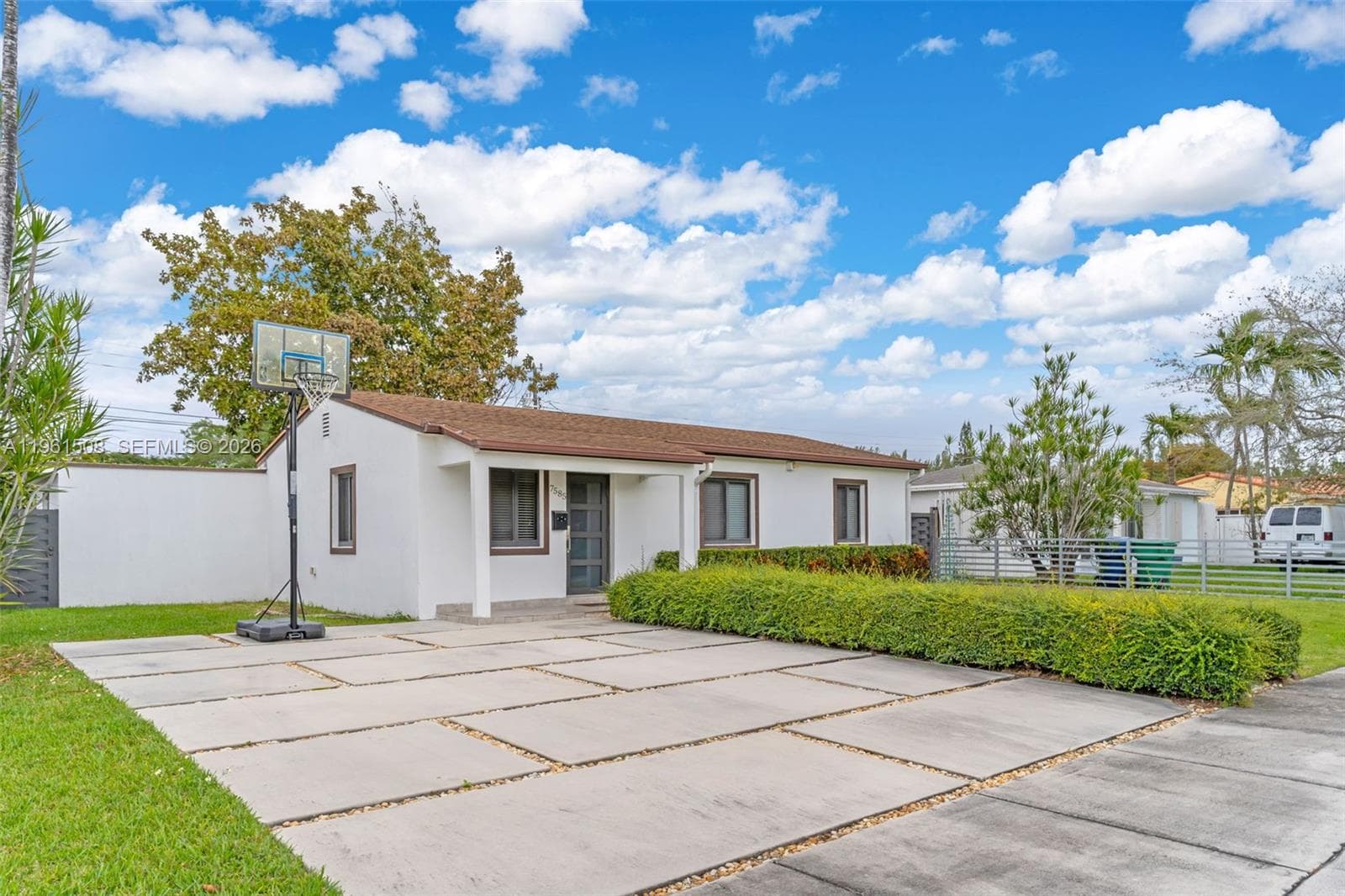 7585 SW 28th St, Miami, FL 33155 photo 2