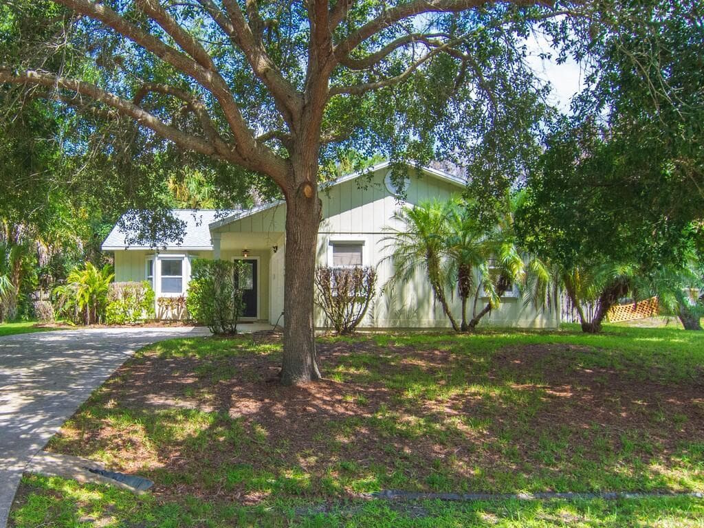 722 Wentworth Street, Sebastian, FL 32958 photo 2