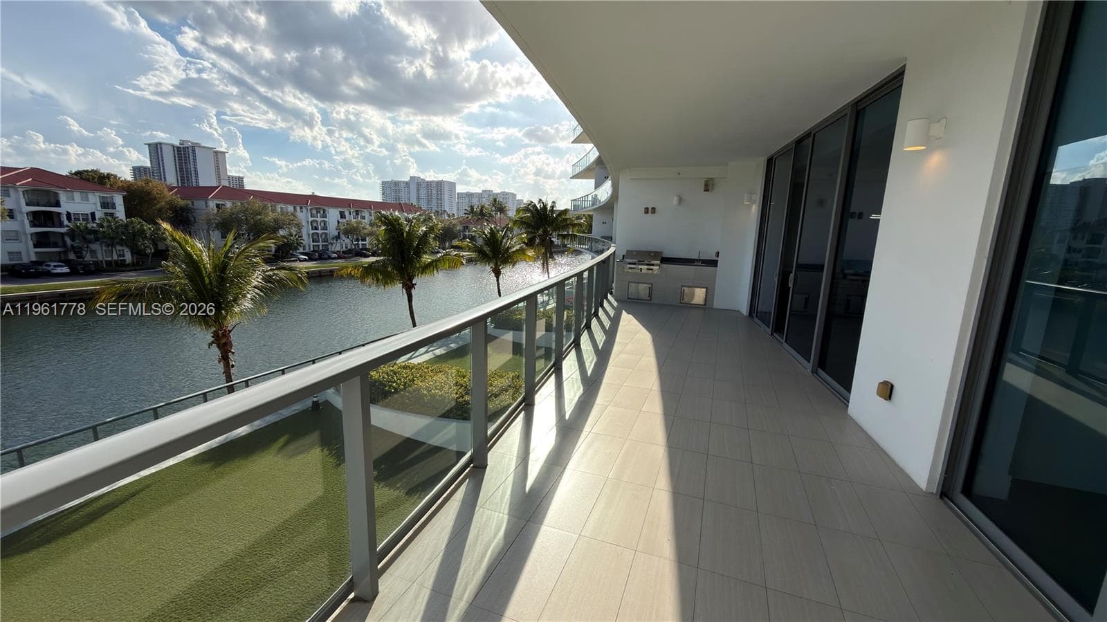 3250 NE 188th St # 204, Aventura, FL 33180