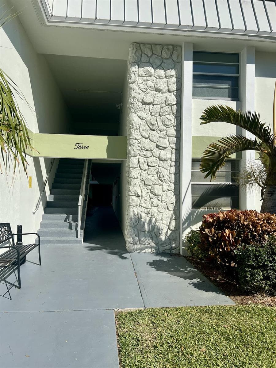 2302 Sunrise Boulevard # 3-201, Fort Pierce, FL 34982 photo 4