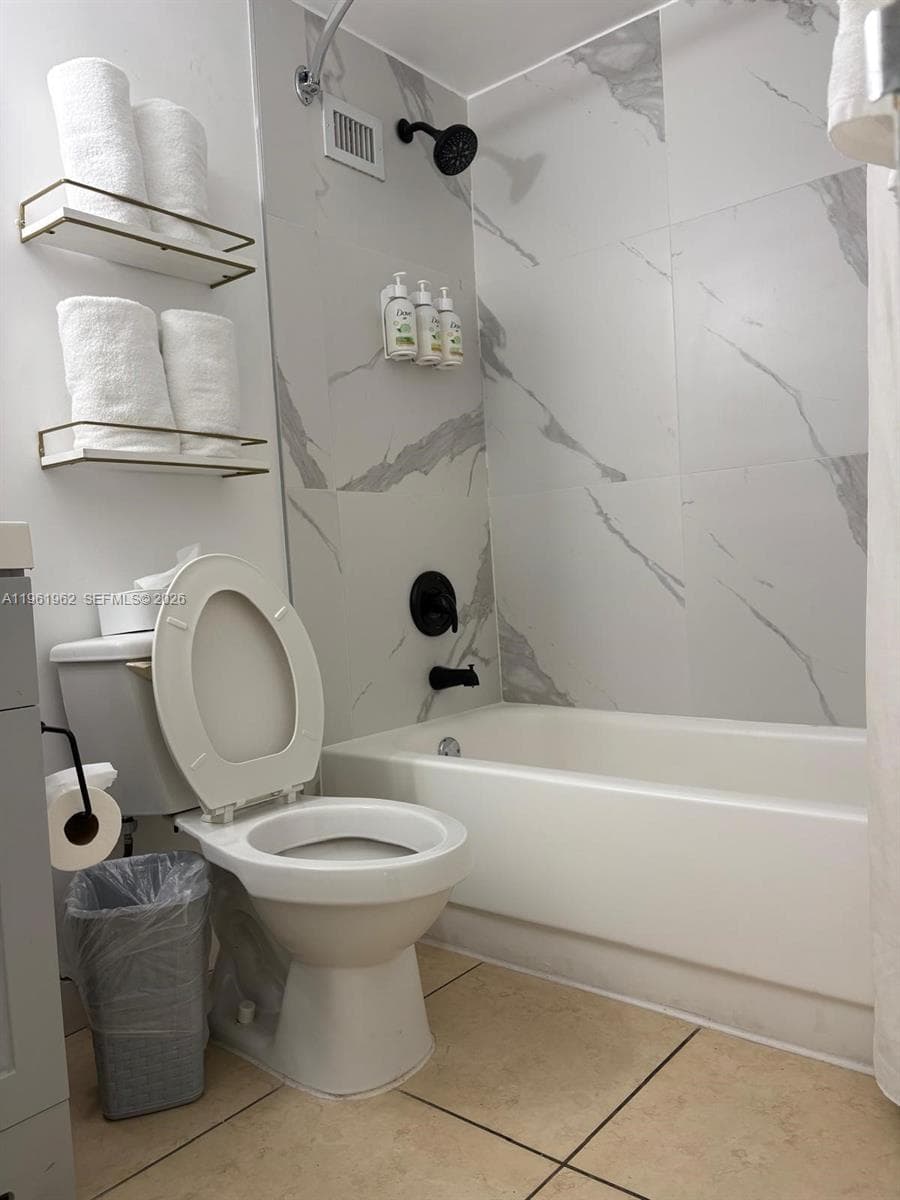 19201 Collins Ave # 820, Sunny Isles Beach, FL 33160 photo 2
