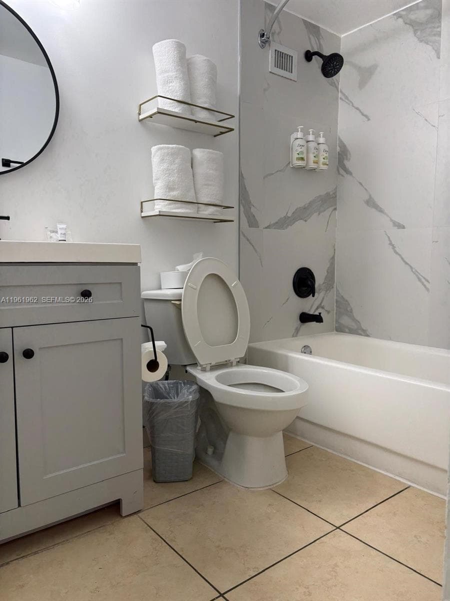 19201 Collins Ave # 820, Sunny Isles Beach, FL 33160 photo 3