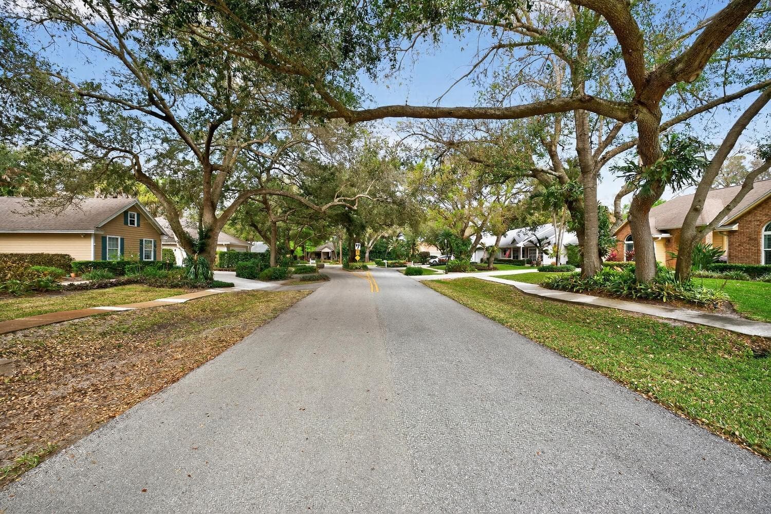 137 38TH Court, Vero Beach, FL 32968 photo 2