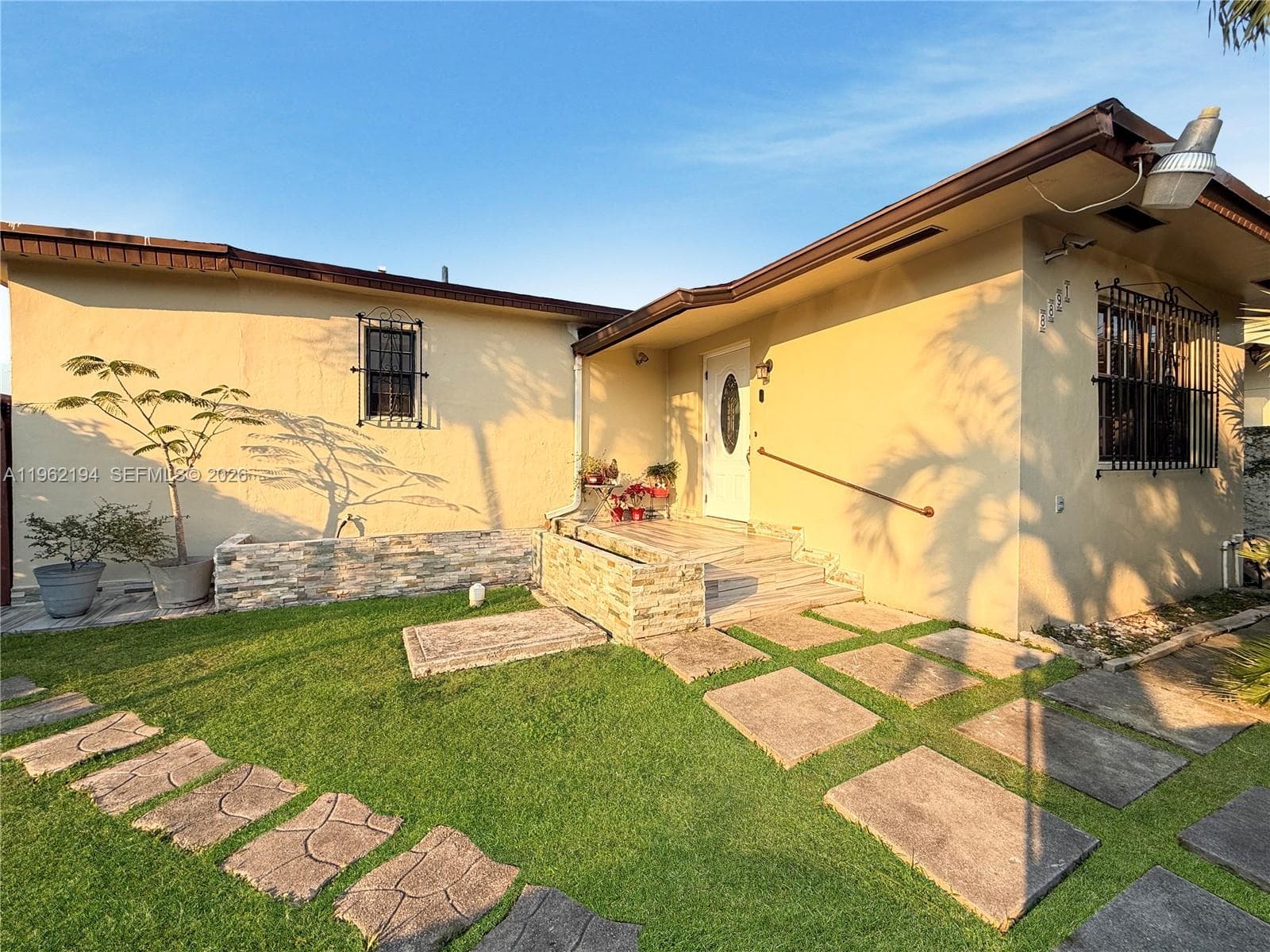 8891 SW 28th St, Miami, FL 33165 photo 2