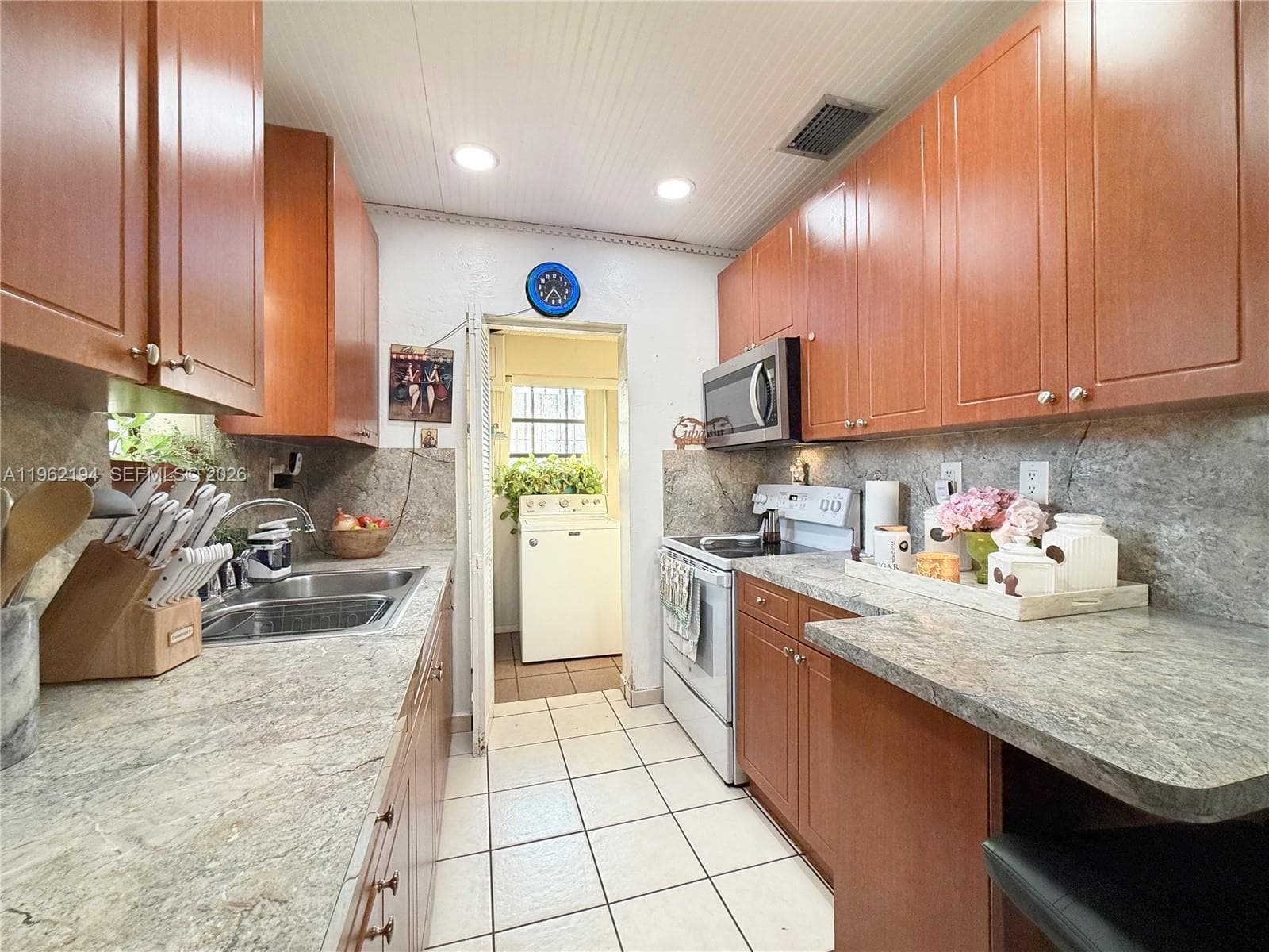8891 SW 28th St, Miami, FL 33165 photo 5