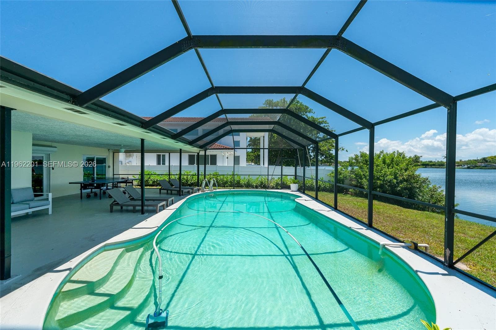 21320 NE 25th Court, Miami, FL 33180 photo 2