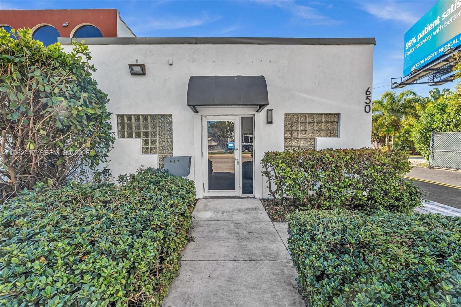 650 NE 167th St, Miami, FL 33162 photo 4