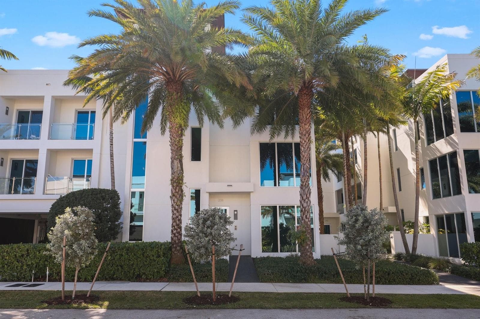 238 Shore Court, Lauderdale By The Sea, FL 33308 photo 2