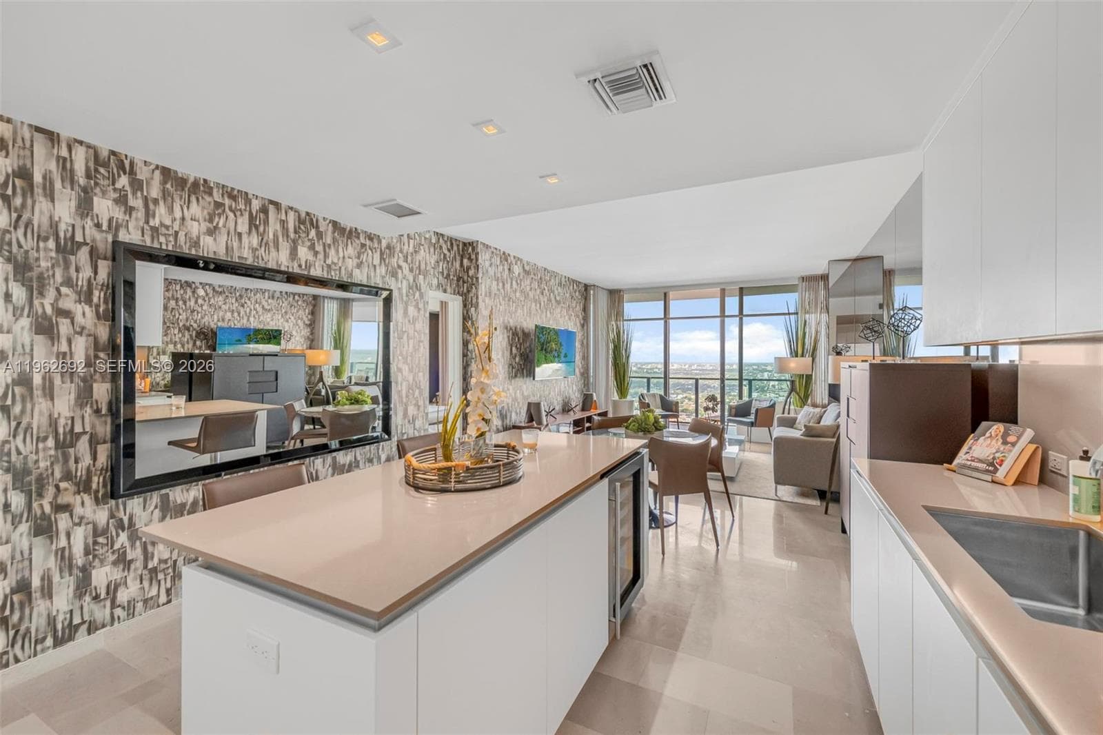 88 SW 7th St # 3806, Miami, FL 33130 photo 3