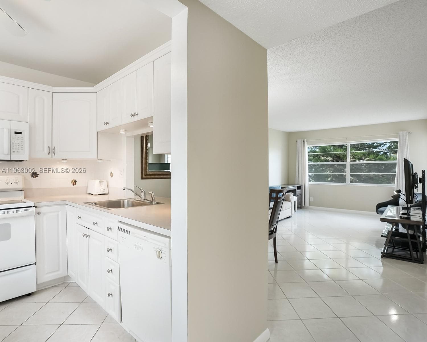 4805 NW 35th St # 506, Lauderdale Lakes, FL 33319 photo 2