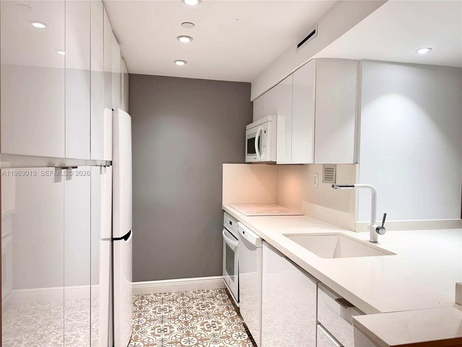 1200 West Ave # 1418, Miami Beach, FL 33139 photo 4