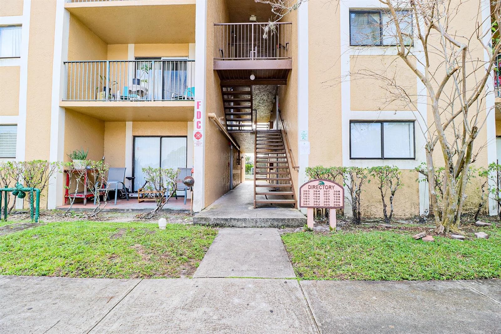 450 Palm Circle # 106, Pembroke Pines, FL 33025 photo 3
