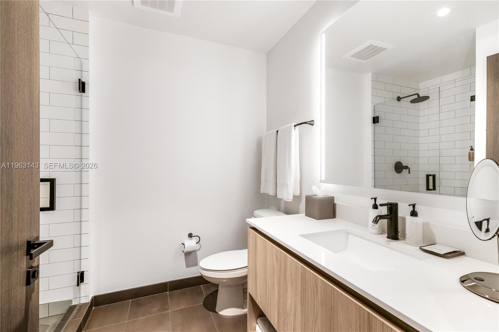 398 NE 5th St # 2205, Miami, FL 33132 photo 5