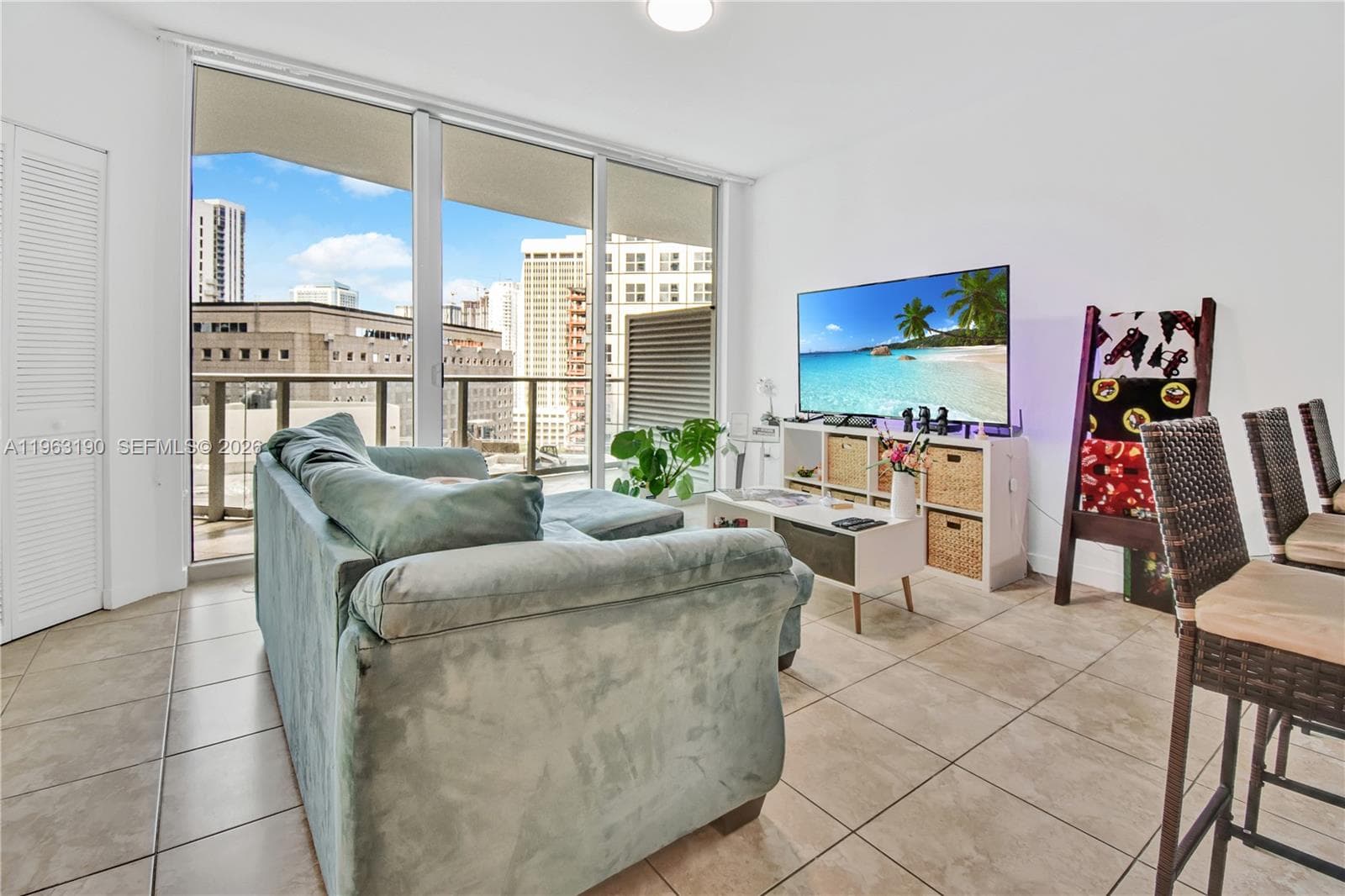 300 S Biscayne Blvd # T-1405, Miami, FL 33131 photo 2