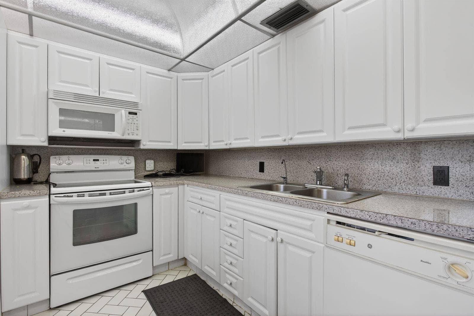 2403 Antigua Circle # B4, Coconut Creek, FL 33066 photo 2