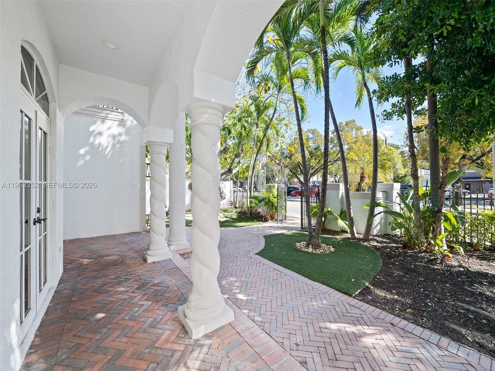 827 SE 2nd Ct, Fort Lauderdale, FL 33301 photo 4